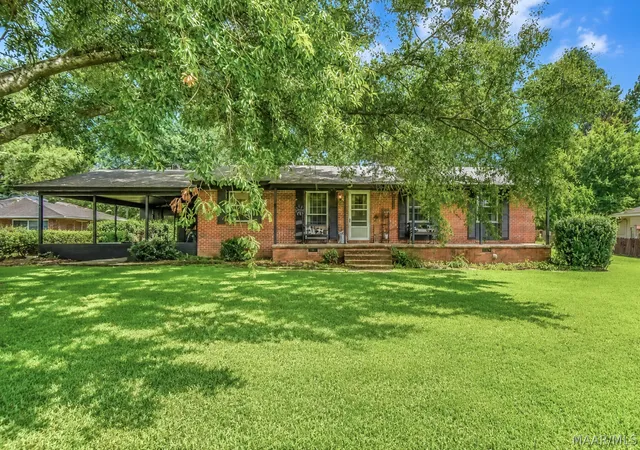 Single family home for sale at 1789 Holman St, Alexander City, AL 35010 | MLS# 588939