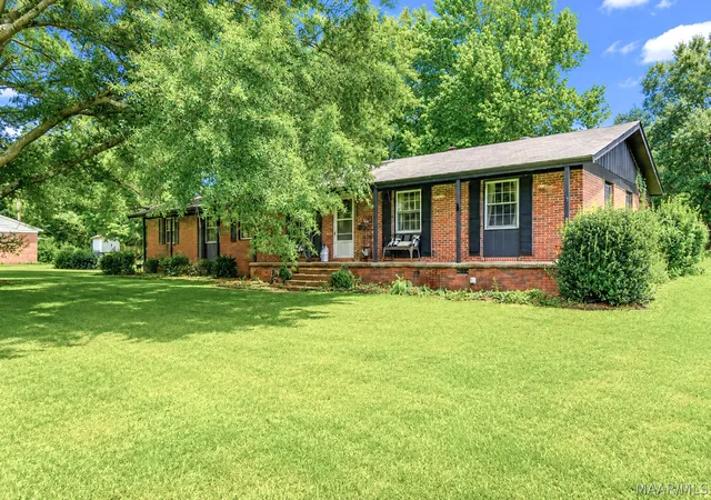 Photo 3 of Single family home for sale at 1789 Holman St, Alexander City, AL 35010 | MLS# 588939 | Listing updated on 2026-09-10