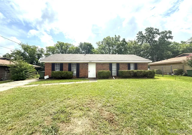 Photo 1 of Single family home for sale at 5620 E Shades Valley Dr, Montgomery, AL 36108 | MLS# 588930 | Listing updated on 2026-09-04