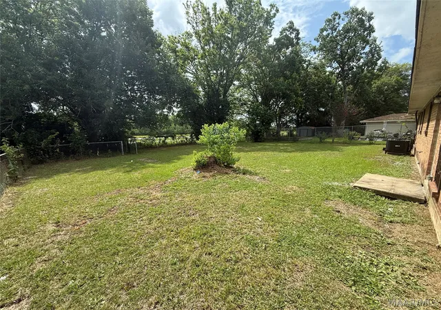 Photo 2 of Single family home for sale at 5620 E Shades Valley Dr, Montgomery, AL 36108 | MLS# 588930 | Listing updated on 2026-09-04