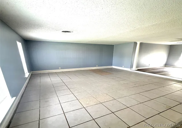 Photo 3 of Single family home for sale at 5620 E Shades Valley Dr, Montgomery, AL 36108 | MLS# 588930 | Listing updated on 2026-09-04