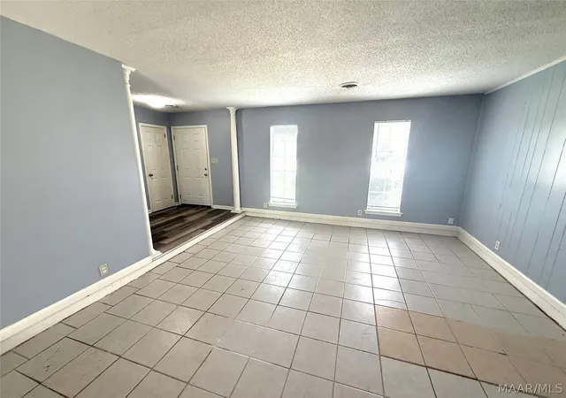 Photo 3 of Single family home for sale at 5620 E Shades Valley Dr, Montgomery, AL 36108 | MLS# 588930 | Listing updated on 2026-09-04