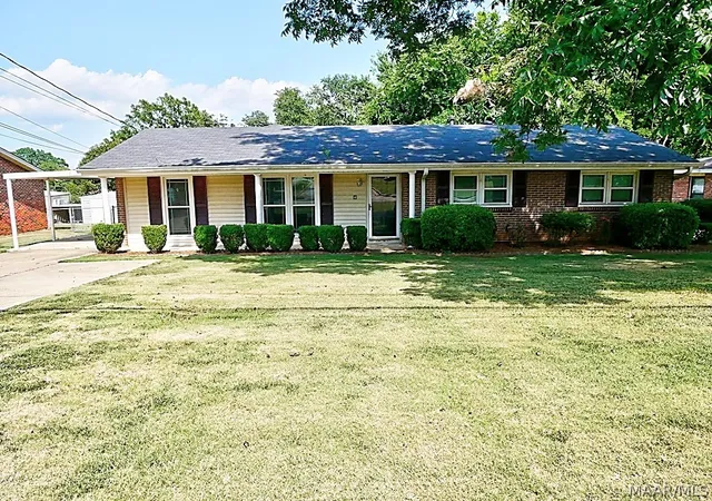 Photo 2 of Single family home for sale at 242 Kiefer Dr, Montgomery, AL 36109 | MLS# 588967 | Listing updated on 2026-09-10
