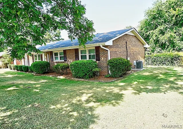 Photo 3 of Single family home for sale at 242 Kiefer Dr, Montgomery, AL 36109 | MLS# 588967 | Listing updated on 2026-09-10