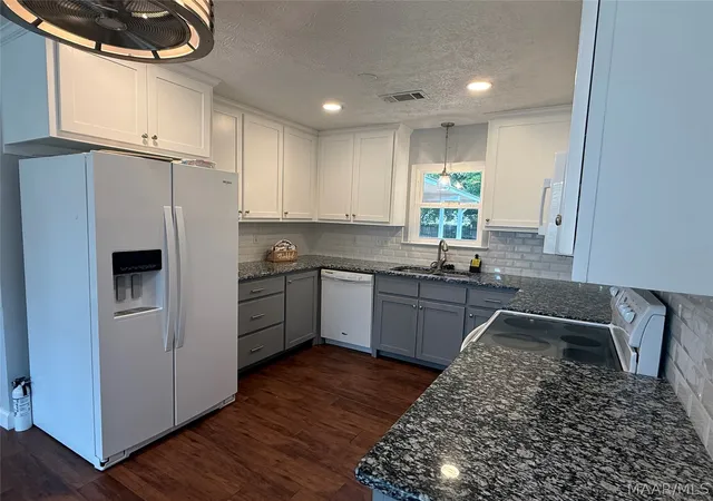 Photo 2 of Single family home for sale at 1214 Yorkshire Dr, Prattville, AL 36067 | MLS# 588988 | Listing updated on 2026-09-03
