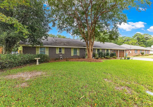 Photo 2 of Single family home for sale at 206 Poplar St, Prattville, AL 36066 | MLS# 589010 | Listing updated on 2026-10-01