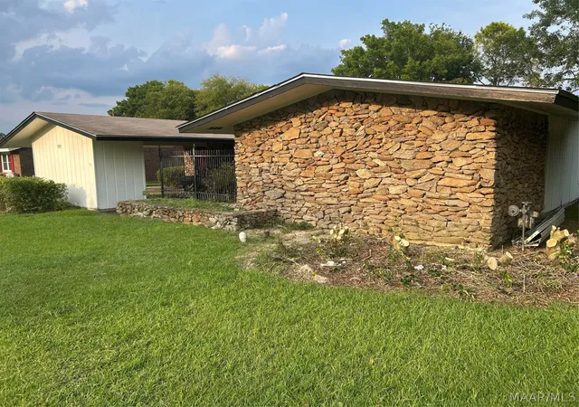 Photo 2 of Single family home for sale at 3133 Old Dobbin Rd, Montgomery, AL 36116 | MLS# 589069 | Listing updated on 2026-09-06