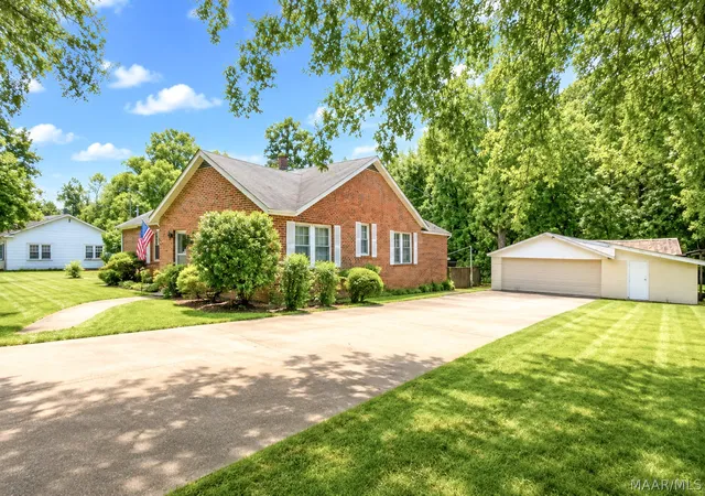 Photo 3 of Single family home for sale at 137 Pinehurst St, Tallassee, AL 36078 | MLS# 589098 | Listing updated on 2026-09-30