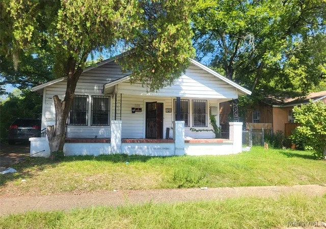 Photo 1 of Single family home for sale at 1422 S Holt St, Montgomery, AL 36108 | MLS# 589177 | Listing updated on 2026-09-05