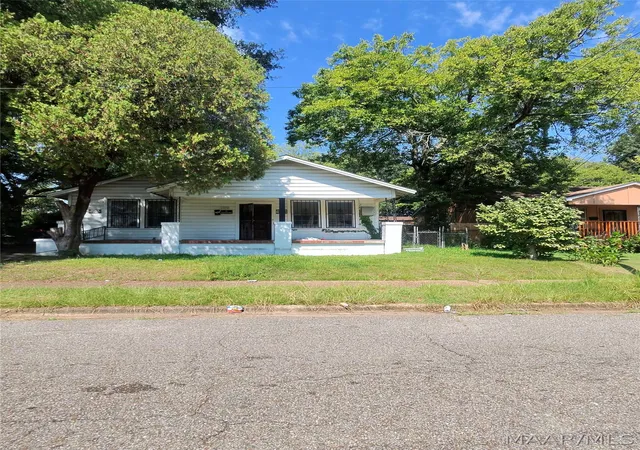 Photo 2 of Single family home for sale at 1422 S Holt St, Montgomery, AL 36108 | MLS# 589177 | Listing updated on 2026-09-05