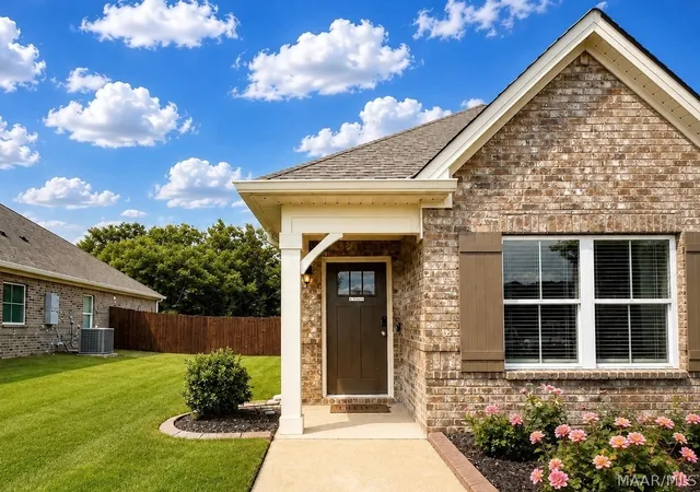 Photo 3 of Single family home for sale at 974 Pearl Dr, Prattville, AL 36066 | MLS# 588023 | Listing updated on 2026-10-07