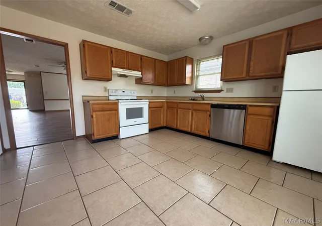 Photo 3 of Single family home for sale at 3444 Wickham Rd, Montgomery, AL 36116 | MLS# 589215 | Listing updated on 2026-09-02
