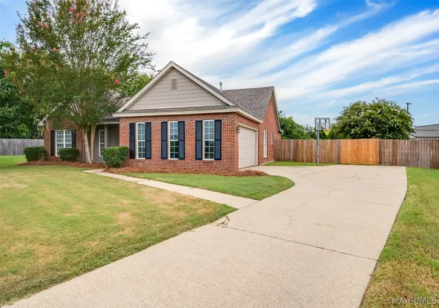 Photo 2 of Single family home for sale at 901 Hallwood Ln, Montgomery, AL 36117 | MLS# 589222 | Listing updated on 2026-09-10