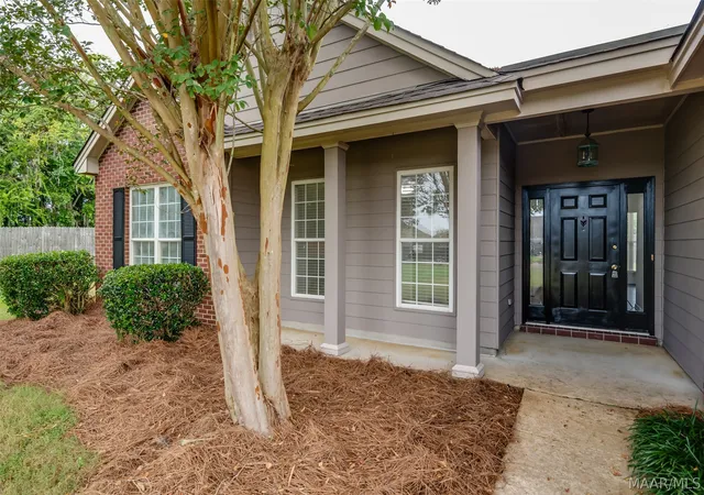 Photo 3 of Single family home for sale at 901 Hallwood Ln, Montgomery, AL 36117 | MLS# 589222 | Listing updated on 2026-09-10