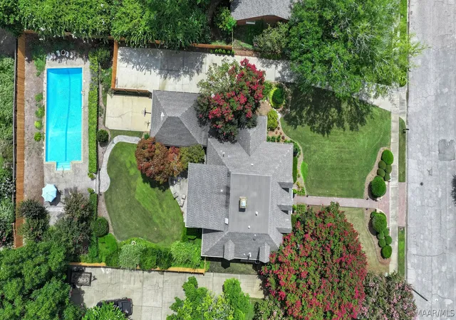 Photo 3 of Sale Pending at 2147 Vaughn Ln, Montgomery, AL 36106 | MLS# 589289 | Listing updated on 2026-09-01