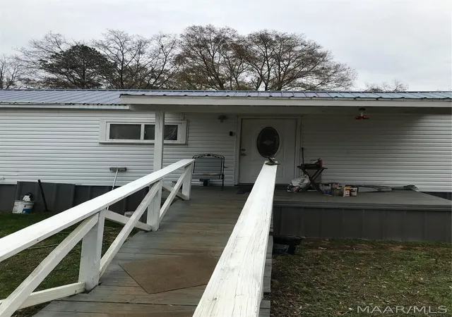 Single family home for sale at 510 Wallace Ct, Autaugaville, AL 36003 | MLS# 589270