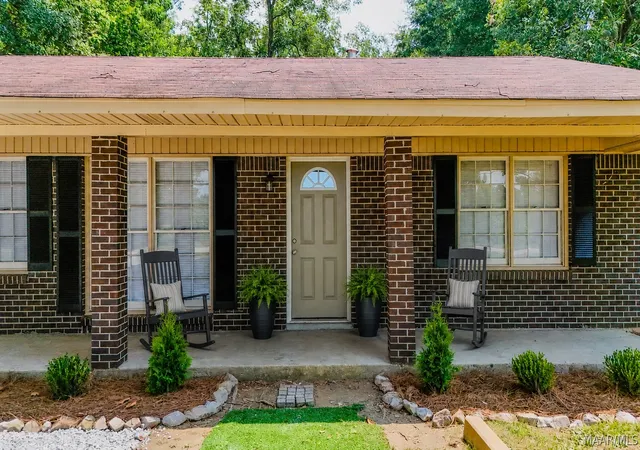 Photo 1 of Single family home for sale at 990 Highway 143, Elmore, AL 36025 | MLS# 589131 | Listing updated on 2026-09-29