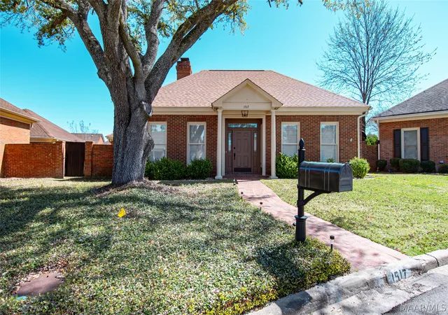 Photo 1 of Single family home for sale at 1517 Charleton Dr, Montgomery, AL 36106 | MLS# 589279 | Listing updated on 2026-09-08