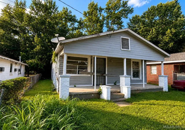 Photo 2 of Single family home for sale at 726 Alexander St, Montgomery, AL 36108 | MLS# 589431 | Listing updated on 2026-09-03
