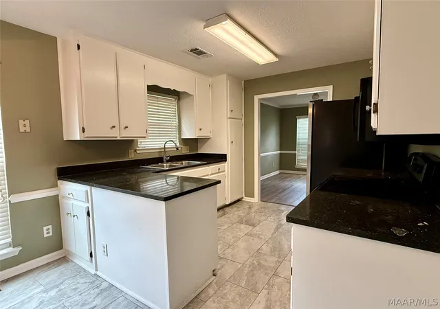 Photo 2 of Single family home for sale at 5733 Neely Ln, Montgomery, AL 36116 | MLS# 589393 | Listing updated on 2026-09-10