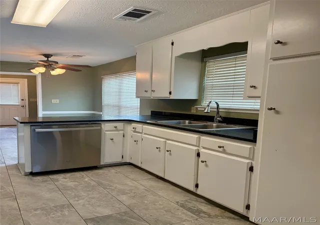 Photo 3 of Single family home for sale at 5733 Neely Ln, Montgomery, AL 36116 | MLS# 589393 | Listing updated on 2026-09-10