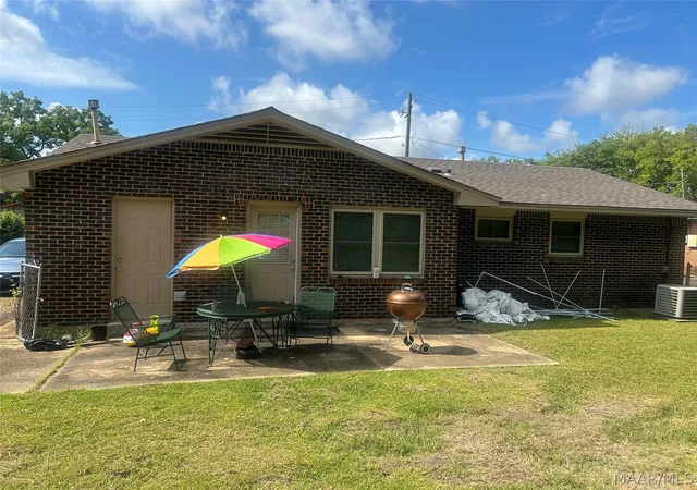 Photo 2 of Single family home for sale at 4033 Edge Hl Ln, Montgomery, AL 36116 | MLS# 589467 | Listing updated on 2026-09-11