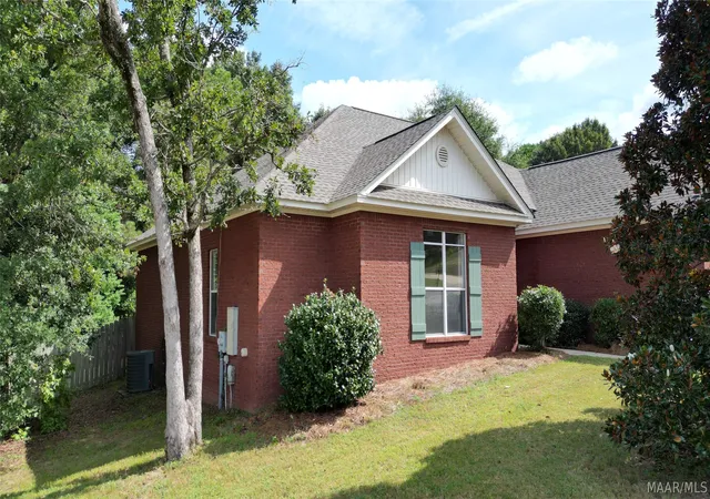 Photo 3 of Single family home for sale at 716 Pinetuckett Pkwy, Deatsville, AL 36022 | MLS# 589465 | Listing updated on 2026-09-22