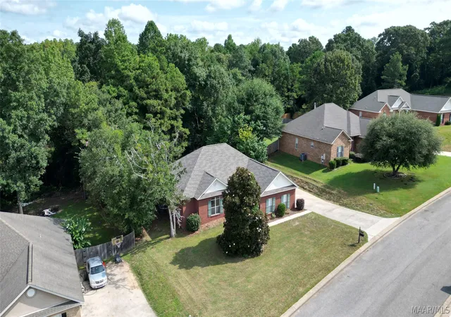 Photo 3 of Single family home for sale at 716 Pinetuckett Pkwy, Deatsville, AL 36022 | MLS# 589465 | Listing updated on 2026-09-22