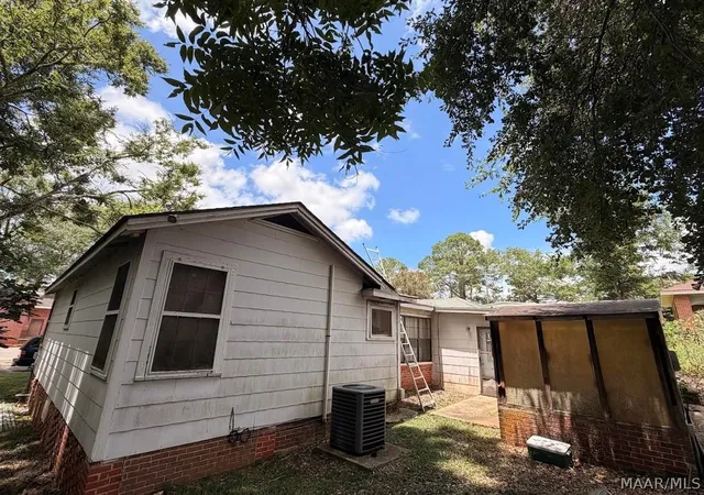 Photo 3 of Single family home for sale at 205 S Pine St, Greenville, AL 36037 | MLS# 589523 | Listing updated on 2026-08-31