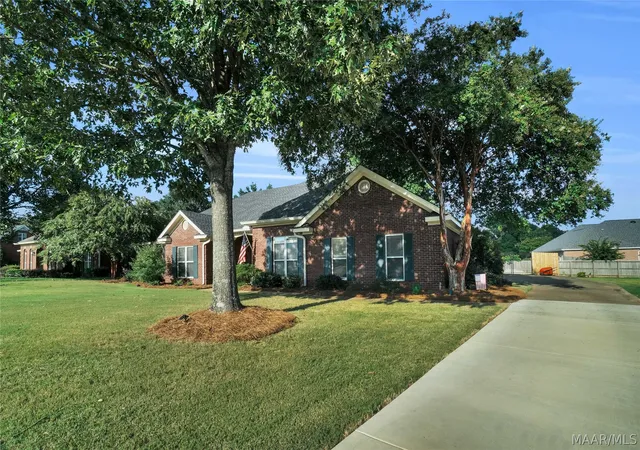 Photo 3 of Single family home for sale at 435 Holly Brk Dr, Montgomery, AL 36109 | MLS# 589139 | Listing updated on 2026-09-02