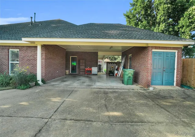 Photo 3 of Single family home for sale at 435 Holly Brk Dr, Montgomery, AL 36109 | MLS# 589139 | Listing updated on 2026-09-02