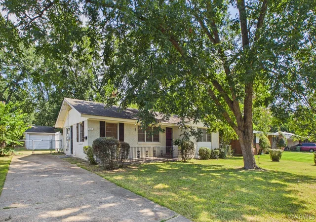 Photo 1 of Single family home for sale at 3543 Royal Crst Dr, Montgomery, AL 36109 | MLS# 589534 | Listing updated on 2026-09-10