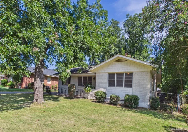 Photo 2 of Single family home for sale at 3543 Royal Crst Dr, Montgomery, AL 36109 | MLS# 589534 | Listing updated on 2026-09-10