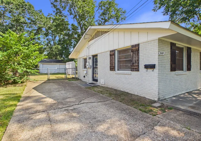 Photo 3 of Single family home for sale at 3543 Royal Crst Dr, Montgomery, AL 36109 | MLS# 589534 | Listing updated on 2026-09-10