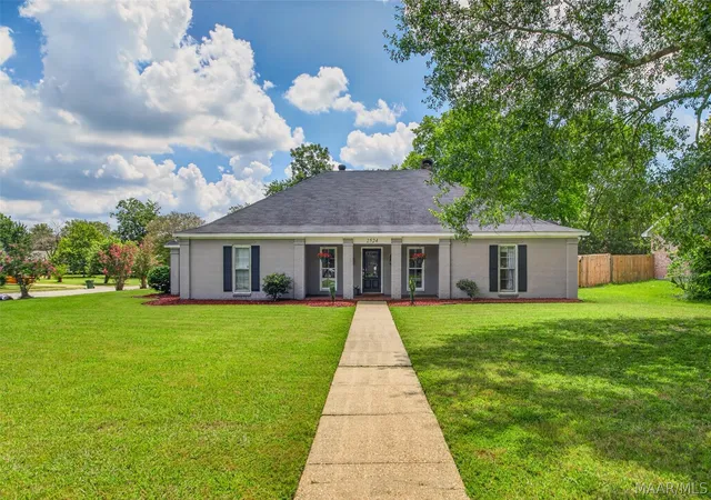 Photo 1 of Sale Pending at 2524 Wentworth Dr, Montgomery, AL 36106 | MLS# 589568 | Listing updated on 2026-10-06