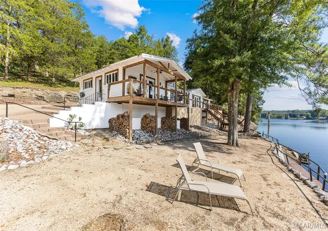 Single family home for sale at 111 County Rd 823, Clanton, AL 35046 | MLS# 589597
