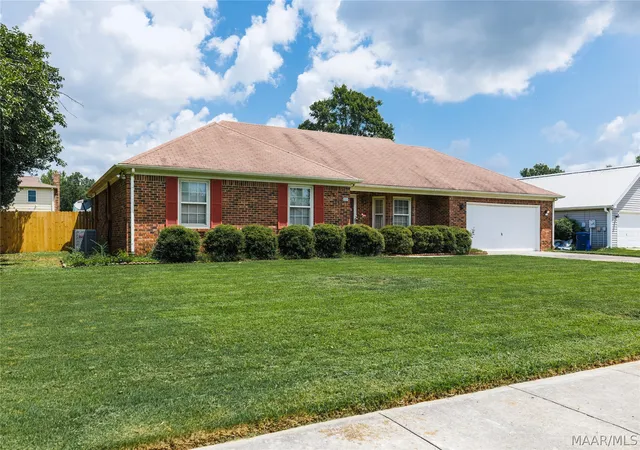 Photo 3 of Single family home for sale at 2111 Thames Ave, Huntsville, AL 35803 | MLS# 589621 | Listing updated on 2026-09-05