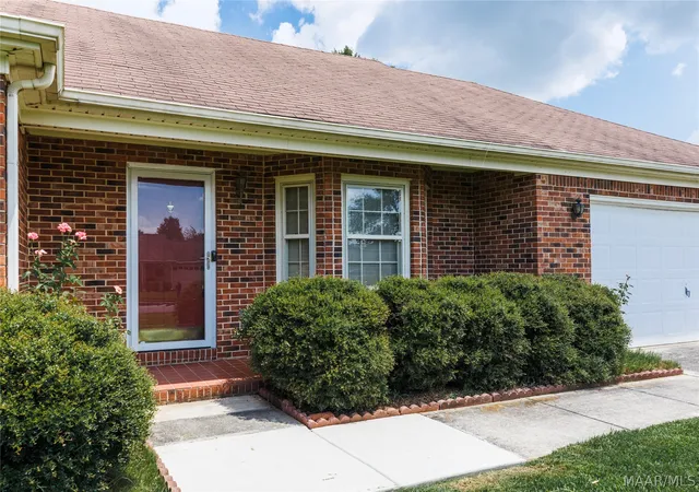 Photo 3 of Single family home for sale at 2111 Thames Ave, Huntsville, AL 35803 | MLS# 589621 | Listing updated on 2026-09-05