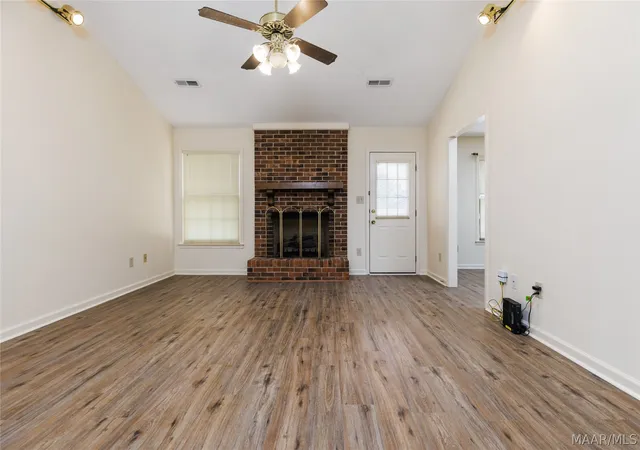 Photo 4 of Single family home for sale at 2111 Thames Ave, Huntsville, AL 35803 | MLS# 589621 | Listing updated on 2026-09-05
