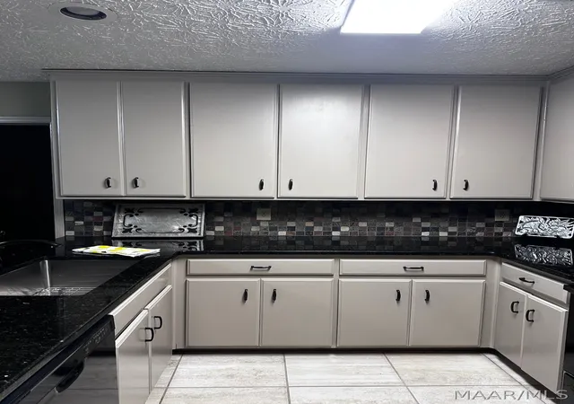 Photo 3 of Single family home for sale at 4001 Ware Hl Dr, Montgomery, AL 36109 | MLS# 589628 | Listing updated on 2026-09-02