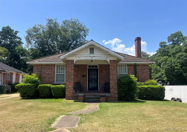 Single family home for sale at 223 N Capitol Pkwy, Montgomery, AL 36107 | MLS# 589615