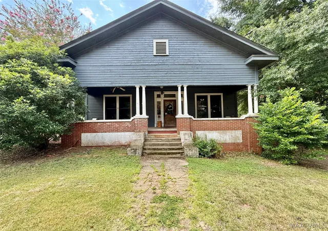 Single family home for sale at 207 E Dekalb St, Marion, AL 36756 | MLS# 589682