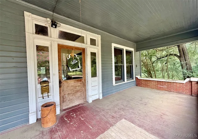 Photo 2 of Single family home for sale at 207 E Dekalb St, Marion, AL 36756 | MLS# 589682 | Listing updated on 2026-09-10