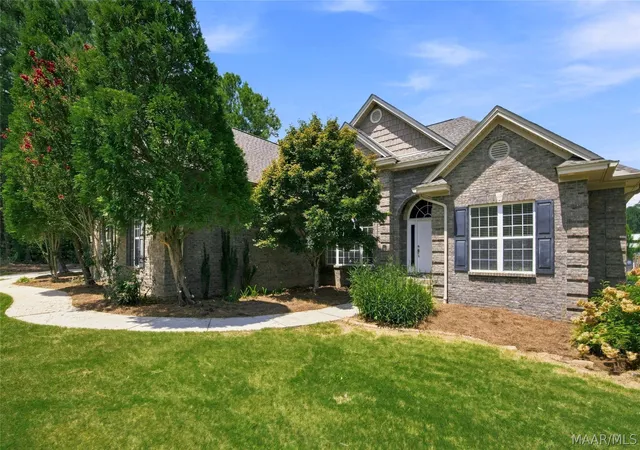 Photo 3 of Single family home for sale at 246 Kimrick Dr, Deatsville, AL 36022 | MLS# 589690 | Listing updated on 2026-10-05