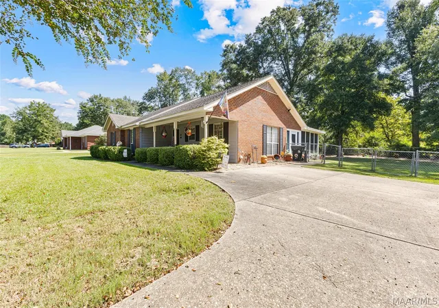 Photo 3 of Single family home for sale at 80 Meadow Oaks Ct, Millbrook, AL 36054 | MLS# 589710 | Listing updated on 2026-09-10