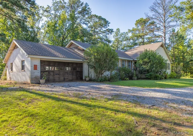 Photo 3 of Single family home for sale at 3209 Pettus Rd, Hope Hull, AL 36043 | MLS# 589803 | Listing updated on 2026-10-06