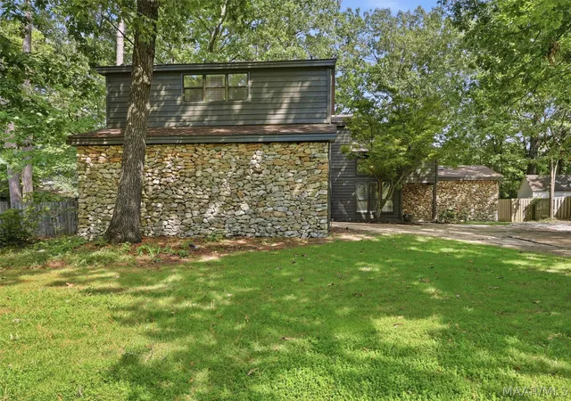 Photo 2 of Single family home for sale at 6572 Luxembourg Cir, Montgomery, AL 36117 | MLS# 589722 | Listing updated on 2026-09-02