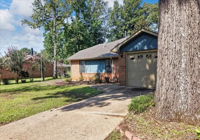 Photo 2 of Single family home for sale at 6725 Pineleaf Dr, Elmore, AL 36025 | MLS# 589811 | Listing updated on 2026-09-06