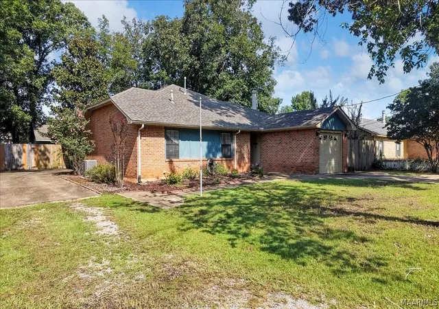 Photo 3 of Single family home for sale at 6725 Pineleaf Dr, Elmore, AL 36025 | MLS# 589811 | Listing updated on 2026-09-06