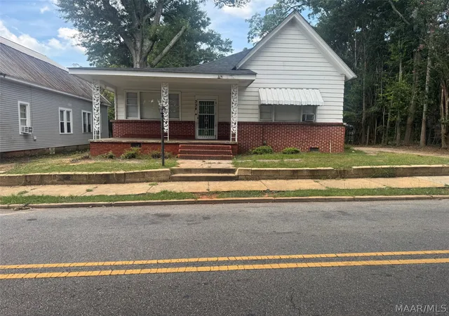 Photo 1 of Single family home for sale at 338 Hickory St, Greenville, AL 36037 | MLS# 589793 | Listing updated on 2026-09-26